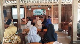 SOSIALISASI POLA ASUH ANAK DI KALURAHAN MONGGOL